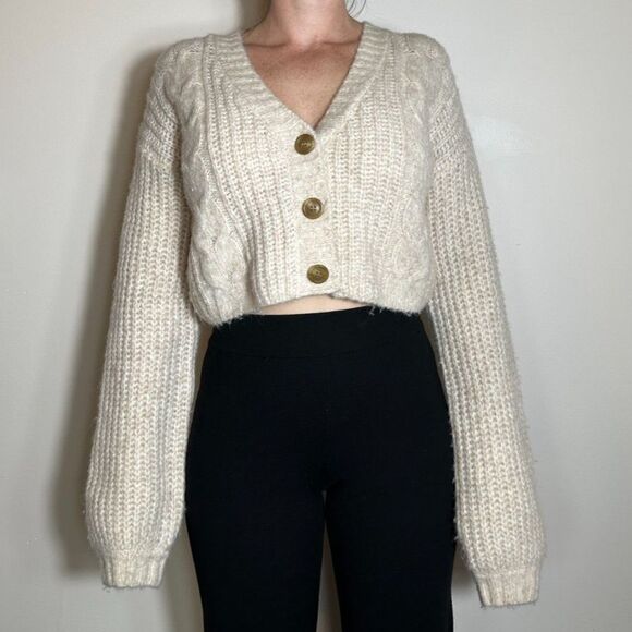 Urban Outfitters Cream Cropped Chunky Sweater Size Medium - Picture 1 of 4
